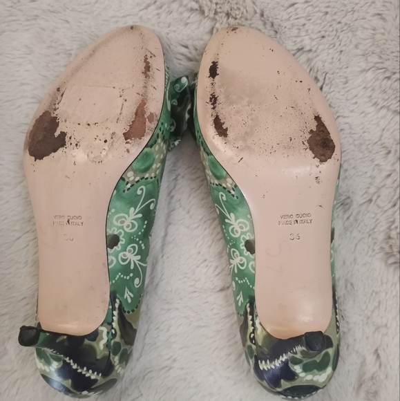 Red by Valentino Italian Leather Rare Pastel Green and Cream Paisley Floral Heel - Picture 7 of 8